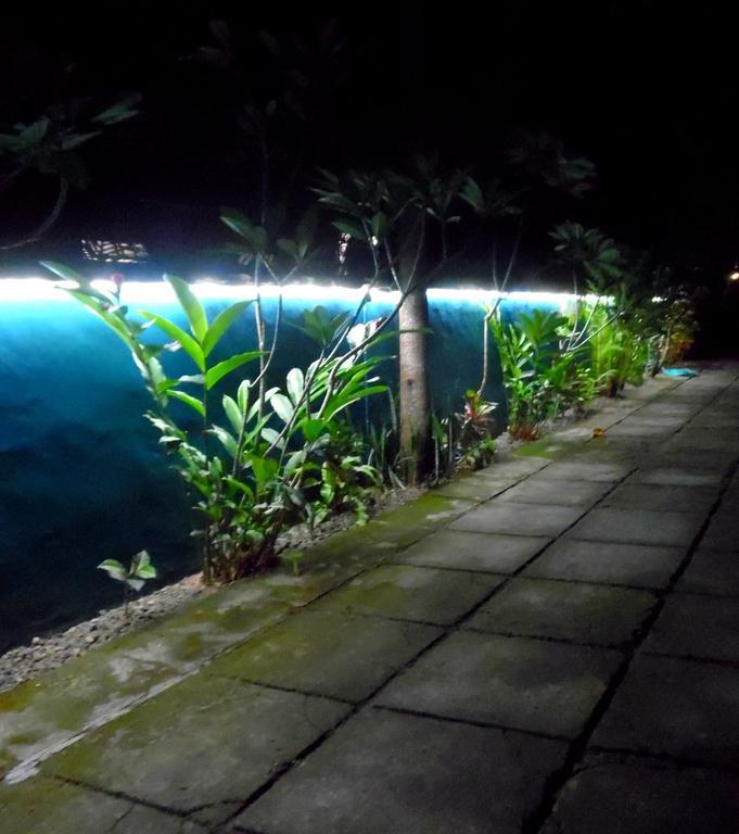 Lazy Monkey Hotel Senggigi Esterno foto